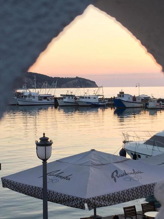 First Row To The Sea - Maremi Izola Apartment Terrace מראה חיצוני תמונה